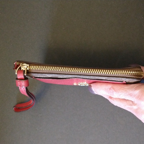 VGUC. Coach wristlet. - Picture 4 of 11